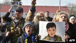 Участники акции протеста за освобождение Надежды Савченко в Киеве