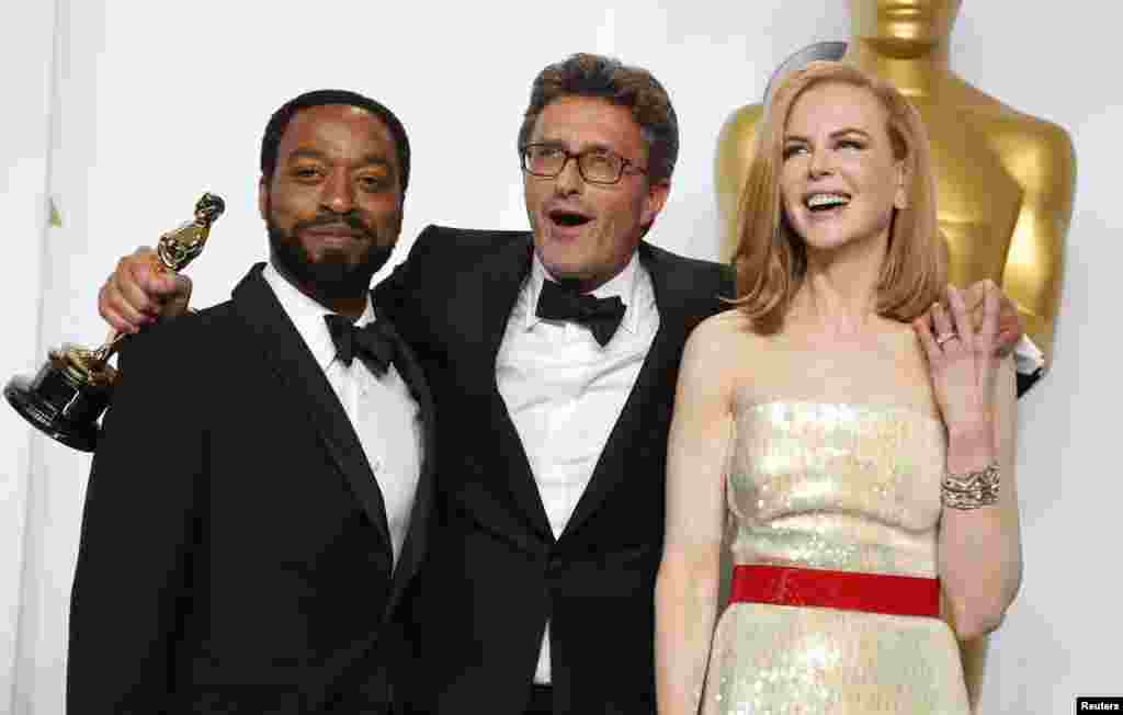 Режиссер Павел Павликовский с актрисой Николь Кидман и актером Чиветелем Эджиофором  