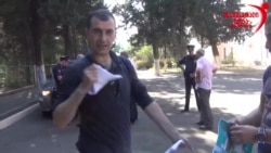 В Тбилиси члены инициативы "Свободная Зона" порвали российские учебники географии В Тбилиси члены инициативы "Свободная Зона" порвали российские учебники географии