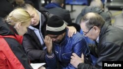Родственники погибших в аэропорту Ростова-на-Дону