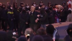 В Тбилиси более 30 оппозиционеров задержали за протесты — после того, как они перекрыли автомобильную трассу  В Тбилиси более 30 оппозиционеров задержали за протесты — после того, как они перекрыли автомобильную трассу