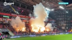 "Всю трибуну задержали, перекатали пальцы, сфотографировали, паспорта переписали". 400 фанатов ЦСКА после матча "повязала" полиция "Всю трибуну задержали, перекатали пальцы, сфотографировали, паспорта переписали". 400 фанатов ЦСКА после матча "повязала" полиция