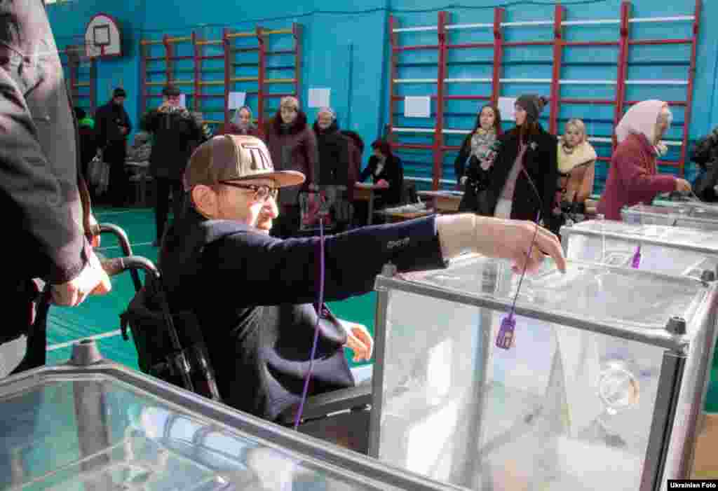 Мэр Харькова Геннадий Кернес проголосовал на парламентских выборах в своем городе