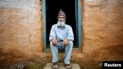 Старость с рюкзаком наперевес: как учится в школе 70-летний старик