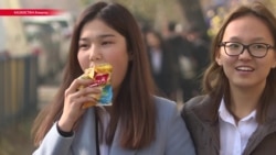 Родители в Казахстане требуют вернуть школьникам бесплатные "кефир и булочки" Родители в Казахстане требуют вернуть школьникам бесплатные "кефир и булочки"