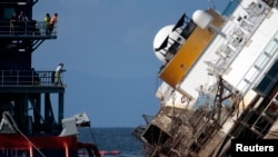 Затонувший лайнер "Коста Конкордиа"