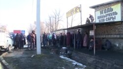 Ажиотаж и давка в Бишкеке: в городе начали продавать уголь по себестоимости Ажиотаж и давка в Бишкеке: в городе начали продавать уголь по себестоимости