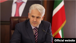 Муслим Хучиев во времена, когда он был мэром Грозного (фото с официального сайта мэрии)