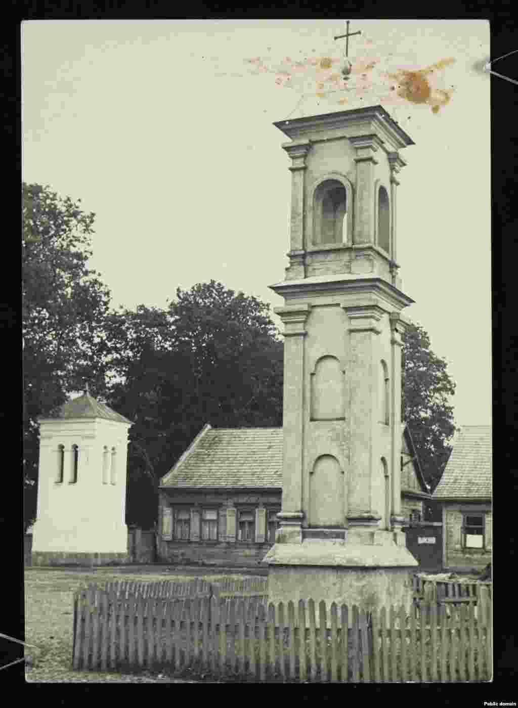 Часовня святого Андрея Боболи в Янове (Иваново) на месте его убийства. Боболя — польский и белорусский католический святой, член ордена иезуитов. Он был убит казаками Богдана Хмельницкого в Янове и известен как апостол Полесья или "Пинский апостол"