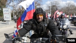 Александр Залдостанов "Хирург" во время пробега в Севастополе, март 2015 года