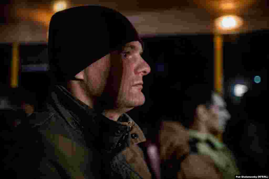 Донецк, обмен пленными между сепаратистами "ДНР" и киевскими силовиками, представители "ДНР" отпустили 16 человек. Фото Петр Шеломовский, "Настоящее время" 