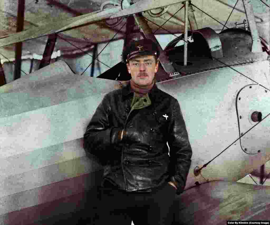 На фото – неизвестный российский летчик времен Первой мировой войны