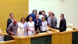 Российский депутат-коммунист спровоцировал скандал в Грузии Российский депутат-коммунист спровоцировал скандал в Грузии