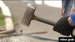 Владимир Журат и разбитый бордюр