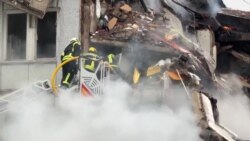 "Сын, невестка и внучка втроем погибли в одну секунду". Житель Полтавы потерял родных от удара России по жилому дому "Сын, невестка и внучка втроем погибли в одну секунду". Житель Полтавы потерял родных от удара России по жилому дому