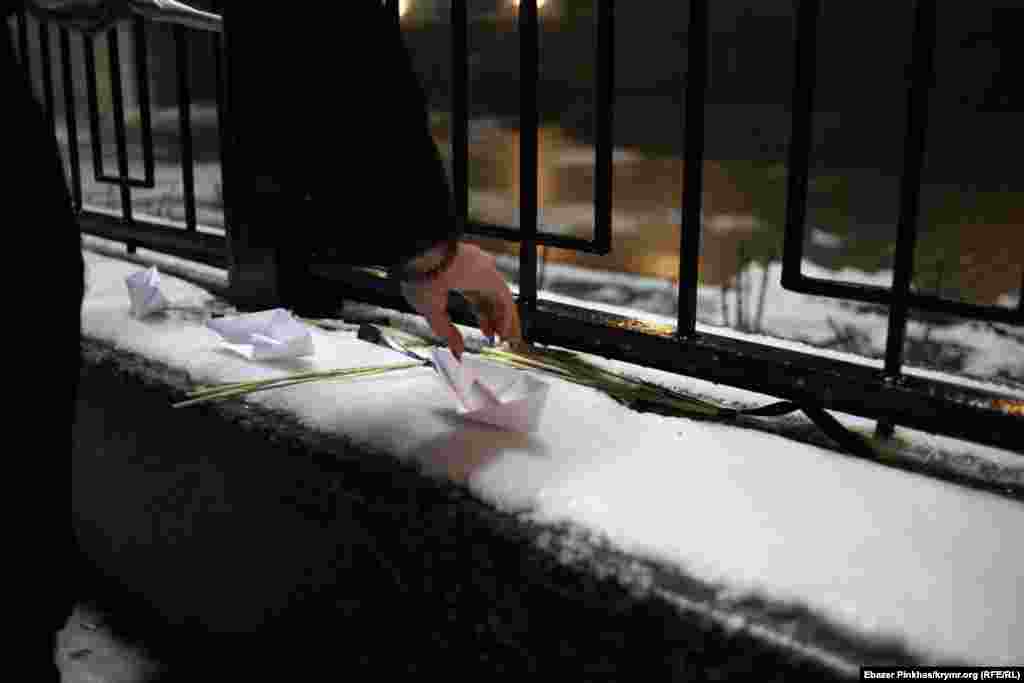 Тем временем в России возбудили уголовное дело о нарушении государственной границы, а пресс-секретарь МИДа Мария Захарова назвала действия Украины провокацией – якобы чтобы Киев мог обвинить Россию в агрессии