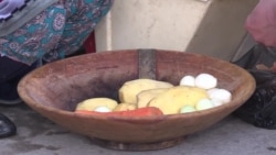 Семьи таджикских мигрантов, не уехавших на заработки в Россию, почти голодают Семьи таджикских мигрантов, не уехавших на заработки в Россию, почти голодают