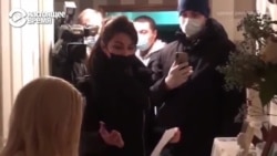 "Говорит: "Я слушаюсь адвоката. И дальше все в штыки!" "Говорит: "Я слушаюсь адвоката. И дальше все в штыки!"