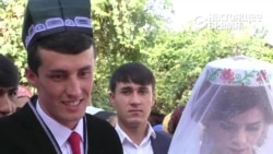 Сельский учитель написал стихи о президенте. Глава Таджикистана в ответ организовал ему свадьбу Сельский учитель написал стихи о президенте. Глава Таджикистана в ответ организовал ему свадьбу