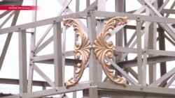 Житель Астаны построил во дворе дома огромную Эйфелеву башню Житель Астаны построил во дворе дома огромную Эйфелеву башню