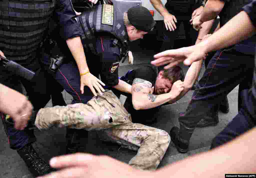 По данным МВД Москвы, в акции приняли участие 1200 человек