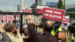 Блаттер получил "красную карточку" Блаттер получил "красную карточку"