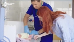 Украинские беженцы рассказывают о своих проблемах в Латвии, если они не говорят на латышском Украинские беженцы рассказывают о своих проблемах в Латвии, если они не говорят на латышском