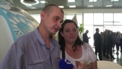 Четверо освобожденных украинских пленных вернулись в Киев Четверо освобожденных украинских пленных вернулись в Киев