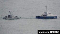 Украинские суда выходят из Керчи