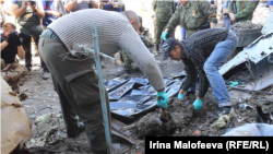 Эксгумация тел в Донецком аэропорту 22 мая, фото Currenttime.tv