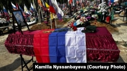 Похороны Кирилла Нысанбаева, казахстанца, воевавшего на стороне России и погибшего в Украине. Челябинск, 17 июля 2025 года