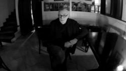 Рубинштейн: "Если интеллектуальные кухни 60-70 гг. приучали людей держать воротники застегнутыми, то фейсбук заставил нас раздеваться" Рубинштейн: "Если интеллектуальные кухни 60-70 гг. приучали людей держать воротники застегнутыми, то фейсбук заставил нас раздеваться"